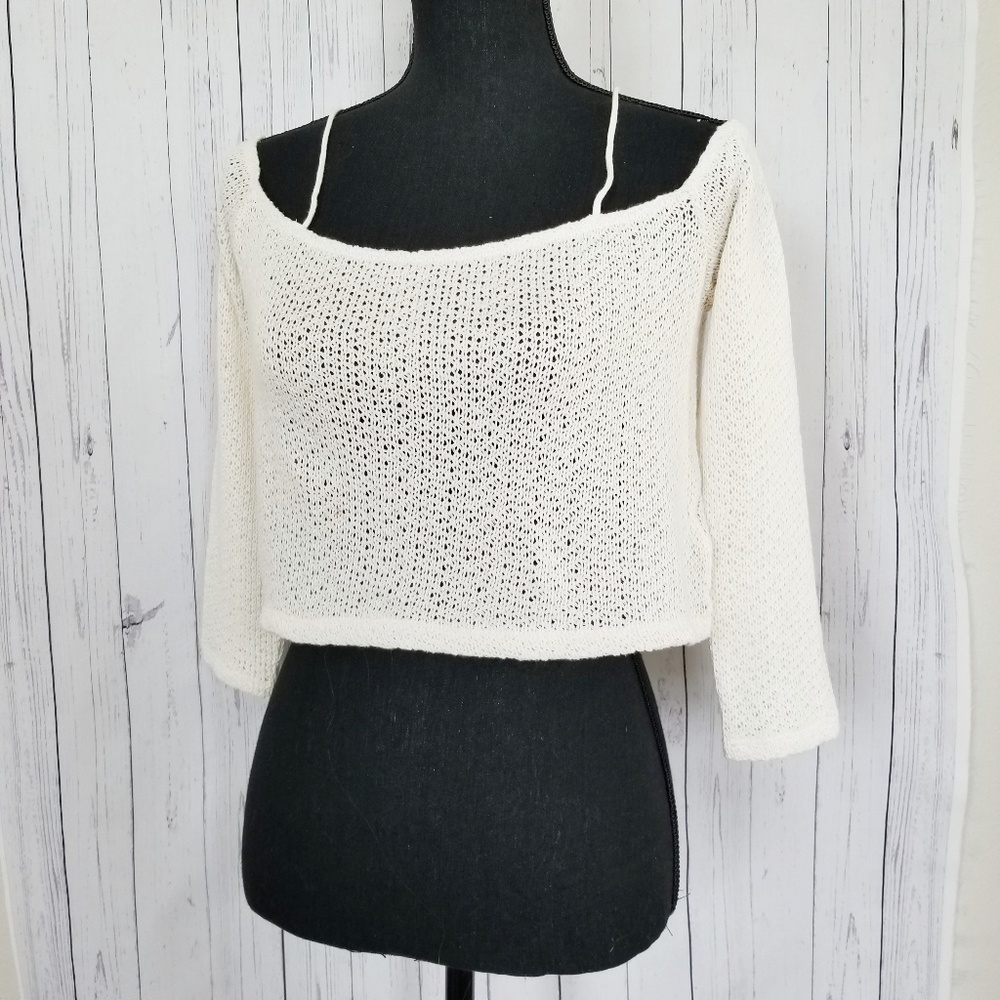 ⬇️🌹 Forever21 (S) Off Shoulder Knit White Top